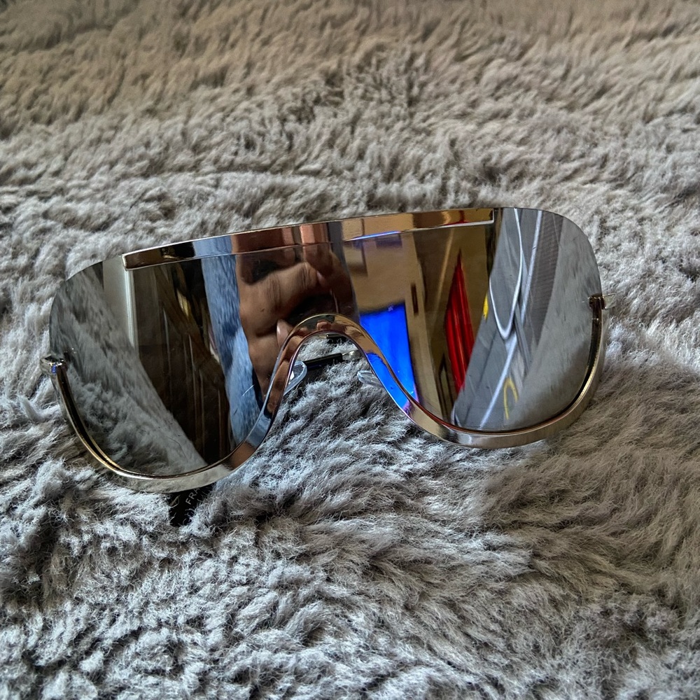 I’m selling these chrome shades!